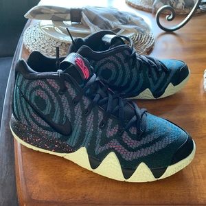 Nike Kylie Basketball Shoes Youth, NEVER WORN
